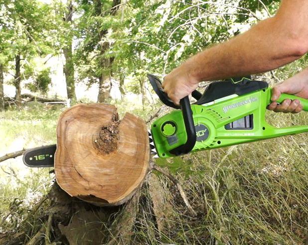 Этой аккумуляторной пилой можно валить лес! Обзор greenworks gd40cs20x