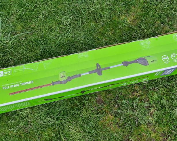 Обзор аккумуляторного штангового кустореза Greenworks G60PHT: как быстро привести кустарники в порядок