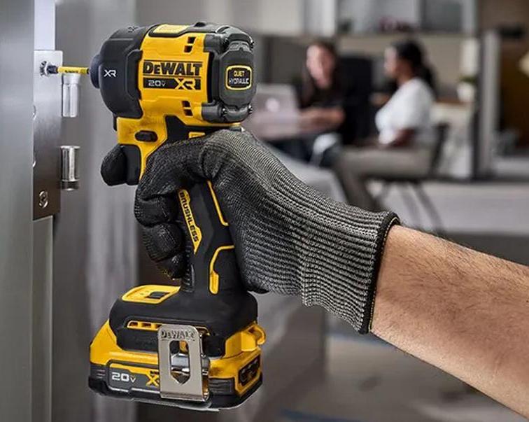 Dewalt представил новый масляный ударный шуруповерт DCF870